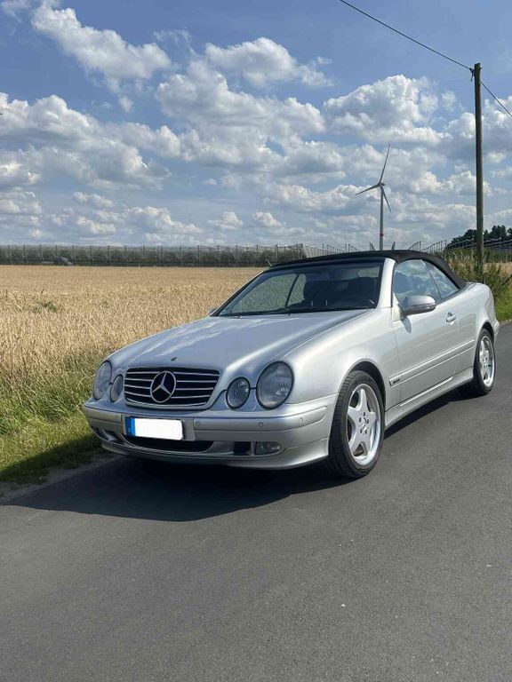 Silber Gebraucht 2002 Mercedes CLK230 Avantgarde Cabrio | 10.890 € (Teuer) - Bild 1/4