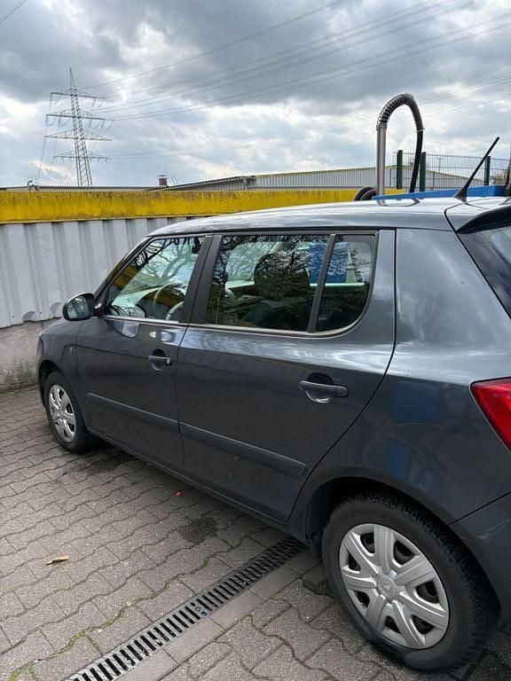 Gebraucht Skoda Fabia Classic 60 PS (44 kW) 2011 Grau Limousine