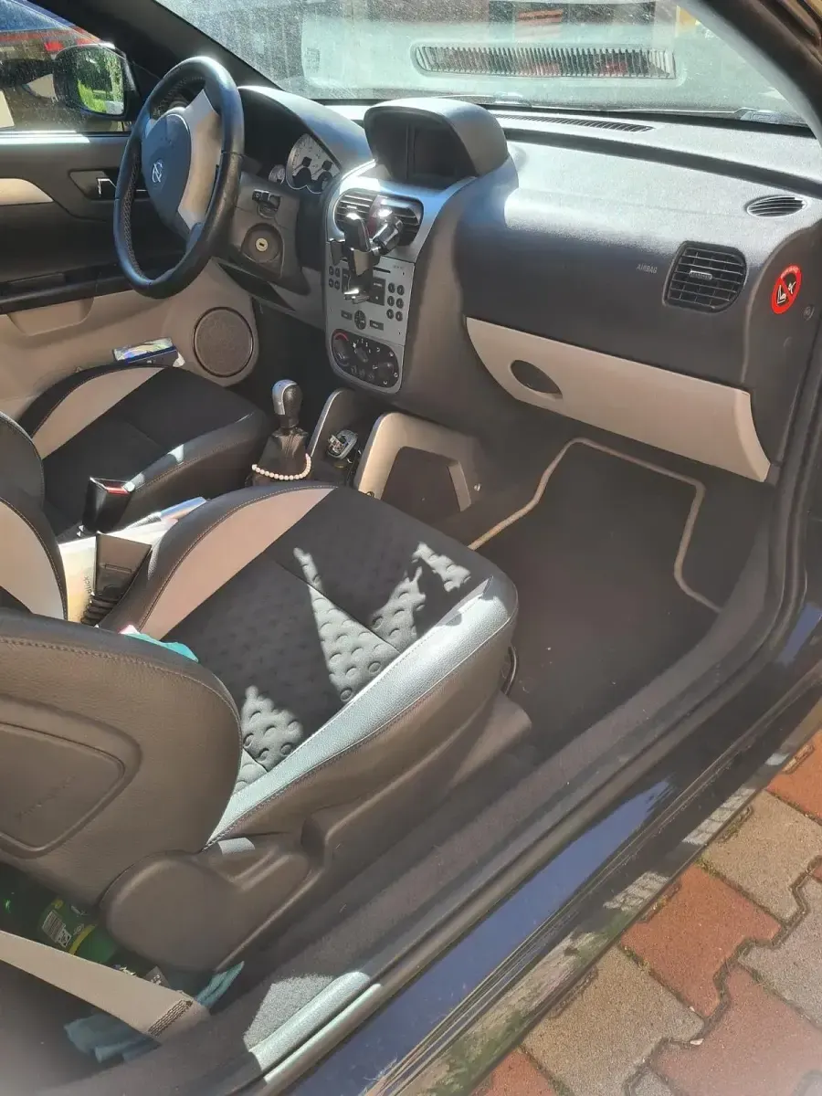 Gebraucht Opel Tigra 90 PS (66 kW) 2009 Schwarz Cabrio