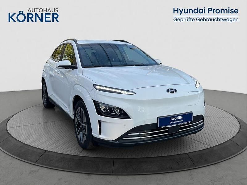 Weiss Gebraucht 2022 Hyundai Kona Trend SUV | 22.900 € (Fairer Preis) - Bild 1/4