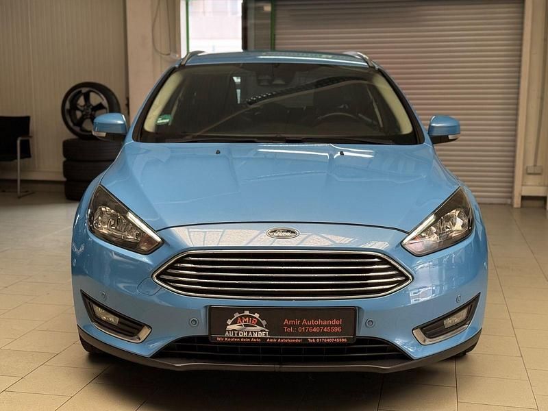 Gebraucht Ford Focus Titanium 125 PS (91 kW) 2017 Blau Kombi