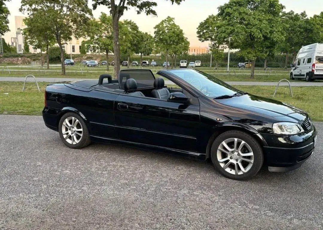 Gebraucht Opel Astra Cabriolet 133 PS (97 kW) 2002 Schwarz Cabrio