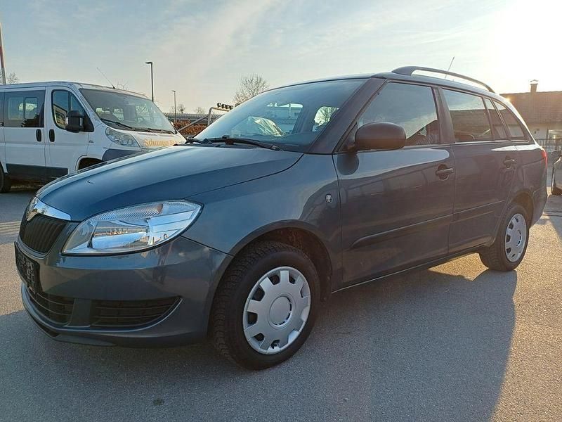 Gebraucht Skoda Fabia 75 PS (55 kW) 2011 Grau Limousine