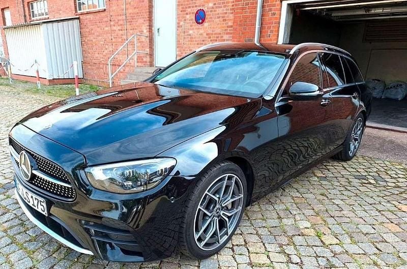 Schwarz/baltic black Gebraucht 2021 Mercedes E300 AMG Kombi | 33.800 € (Guter Preis) - Bild 1/4