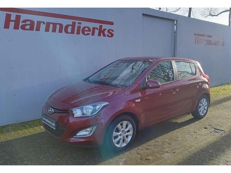 Whine red (metallic) Gebraucht 2014 Hyundai i20 Edition Kleinwagen | 4.990 € (Fairer Preis) - Bild 1/4