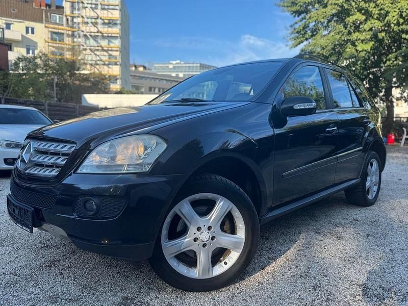 Schwarz Gebraucht 2007 Mercedes ML320 SUV | 5.950 € (Guter Preis) - Bild 1/4