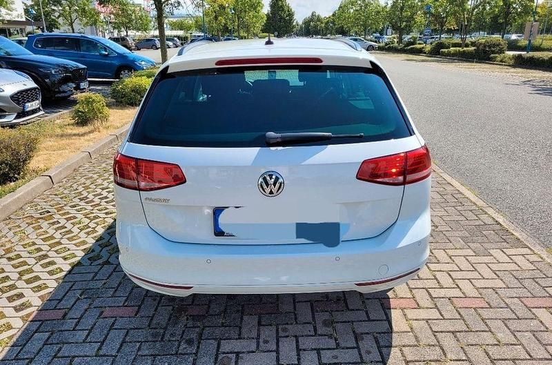 Gebraucht VW Passat Highline 150 PS (110 kW) 2018 Weiß Kombi