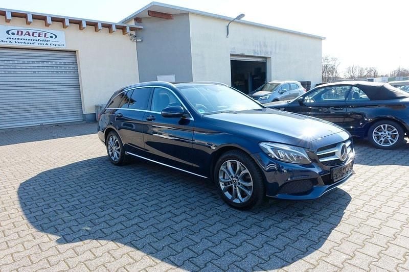 Second-hand Mercedes C400 333 CP (244 kW) 2017 Albastru Break