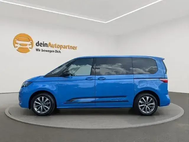 Gebraucht VW Multivan Life 136 PS (100 kW) 2022 Medium blue Van / Kleinbus