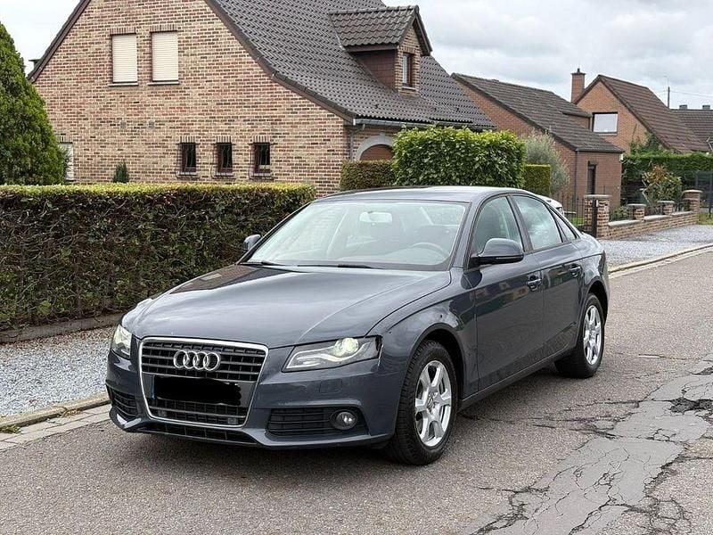 Grau Gebraucht 2009 Audi A4 Ambiente Limousine | 4.999 € (Guter Preis) - Bild 1/4
