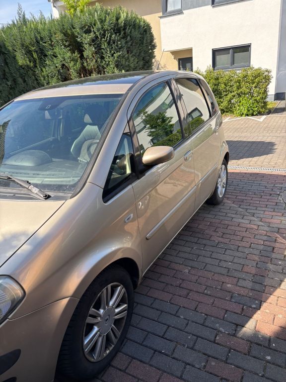 Beige Gebraucht 2004 Lancia Musa Van / Kleinbus | 1.700 € (Fairer Preis) - Bild 1/4