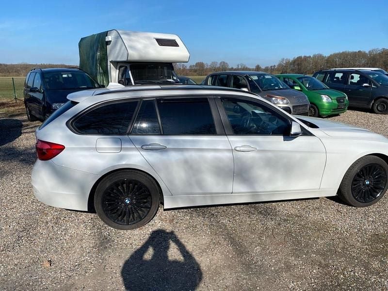 Gebraucht BMW 320 Advantage 184 PS (135 kW) 2019 Weiß Limousine