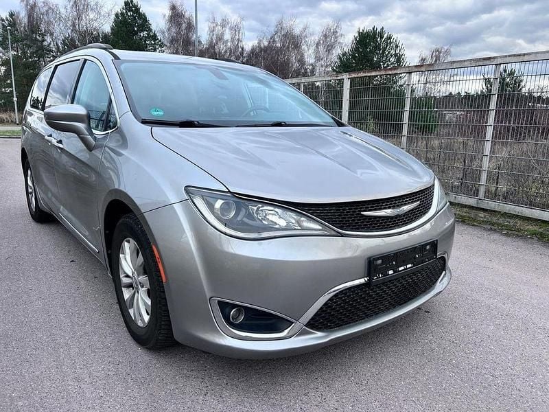 Gebraucht Chrysler Pacifica 291 PS (214 kW) 2017 Blau Van / Kleinbus