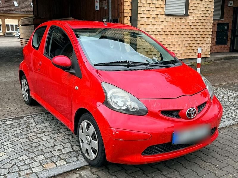 Gebraucht Toyota Aygo 70 PS (51 kW) 2007 Rot Kleinwagen