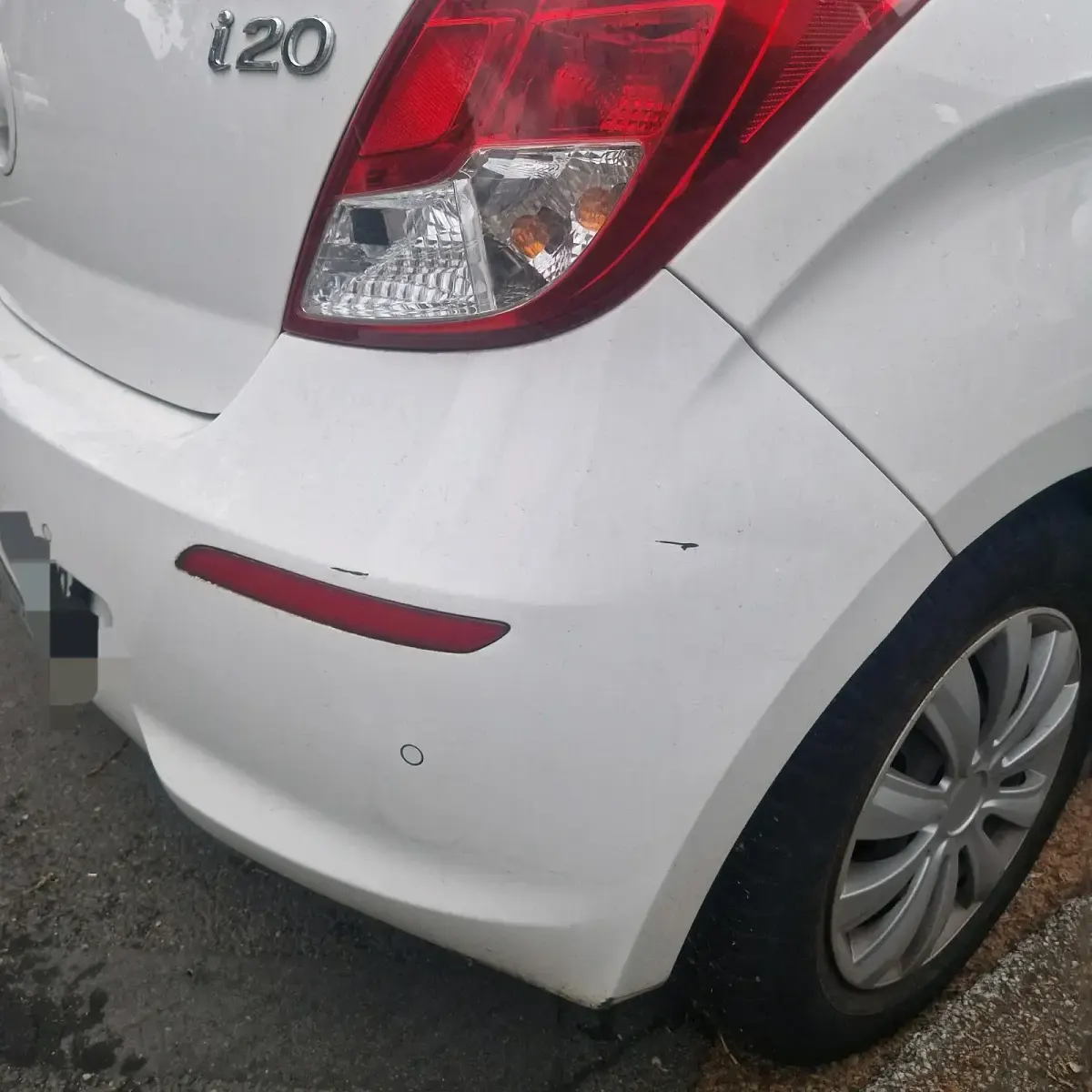Gebraucht Hyundai i20 85 PS (62 kW) 2015 Weiß Kleinwagen