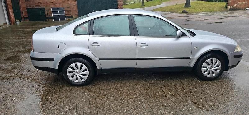 Gebraucht VW Passat 101 PS (74 kW) 2002 Silber Limousine