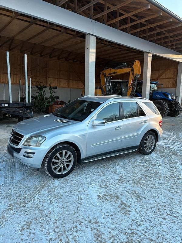 Gebraucht Mercedes ML350 211 PS (155 kW) 2011 Silber SUV