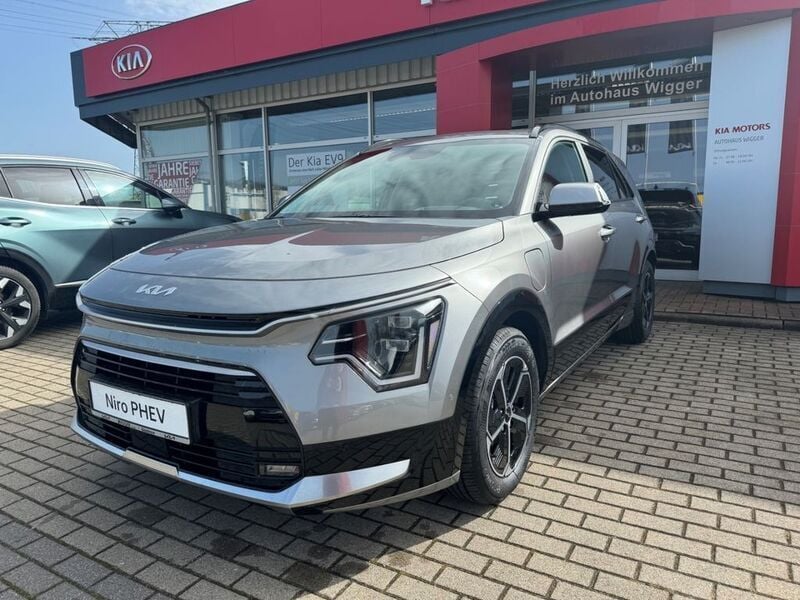 Grau Gebraucht 2024 Kia Niro Spirit SUV | 33.790 € (Superpreis) - Bild 1/4