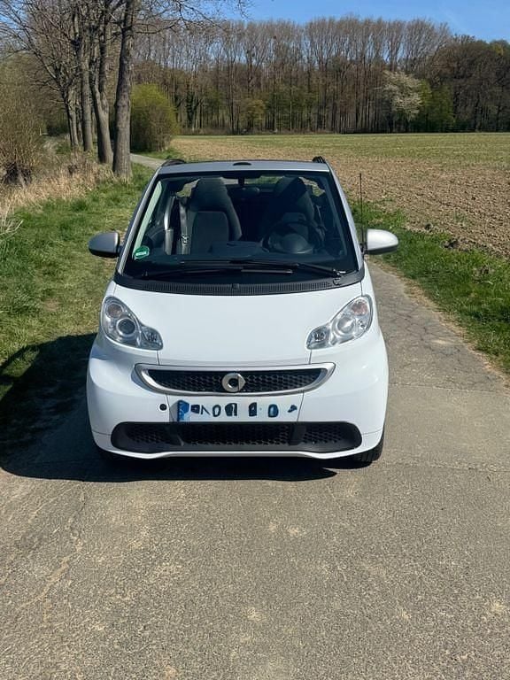 Weiß Gebraucht 2013 Smart ForTwo Cabrio Passion Cabrio | 4.450 € (Guter Preis) - Bild 1/4