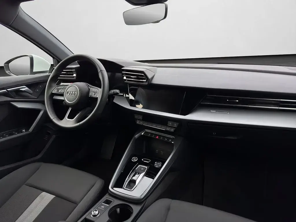 Gebraucht Audi A3 Advanced 150 PS (110 kW) 2025 Gletscherweiß metallic (metallic) Limousine