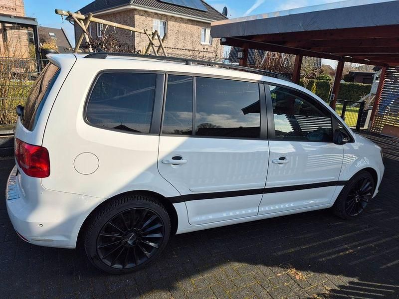 Gebraucht VW Touran Match 105 PS (77 kW) 2012 Weiß Van / Kleinbus