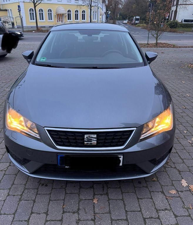 Grau Gebraucht 2017 Seat Leon Style Limousine | 11.900 € (Etwas zu teuer) - Bild 1/4