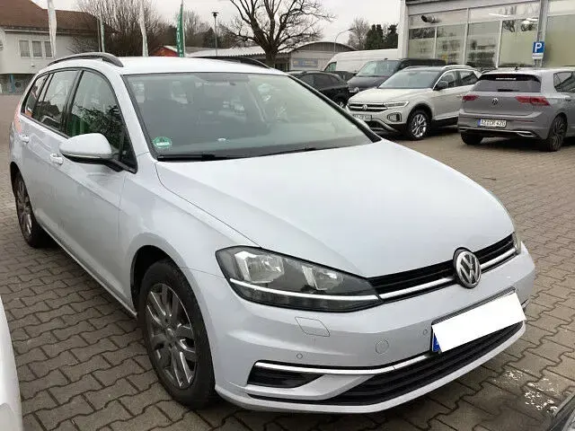 Gebraucht VW Golf VII Comfortline 125 PS (91 kW) 2017 White silver metallic Kombi