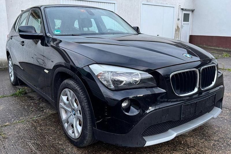 Schwarz Gebraucht 2010 BMW X1 SUV | 6.470 € (Etwas zu teuer) - Bild 1/4
