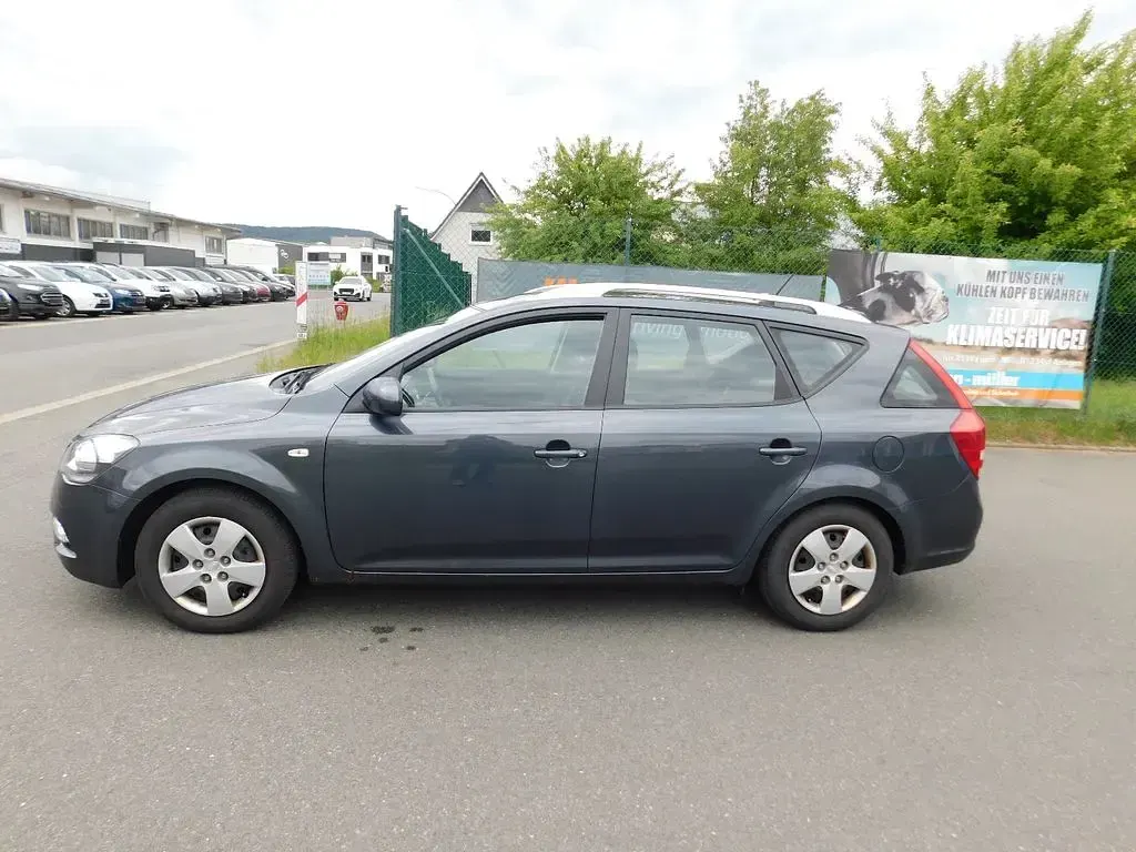 Gebraucht Kia Ceed 109 PS (80 kW) 2010 Grau Kleinwagen