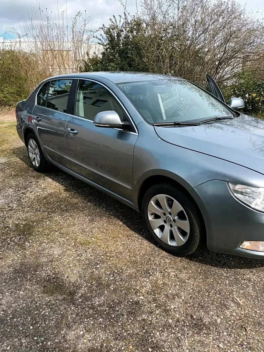 Używany Skoda Superb 160 KM (117 kW) 2012 Srebrny Sedan/Limuzyna