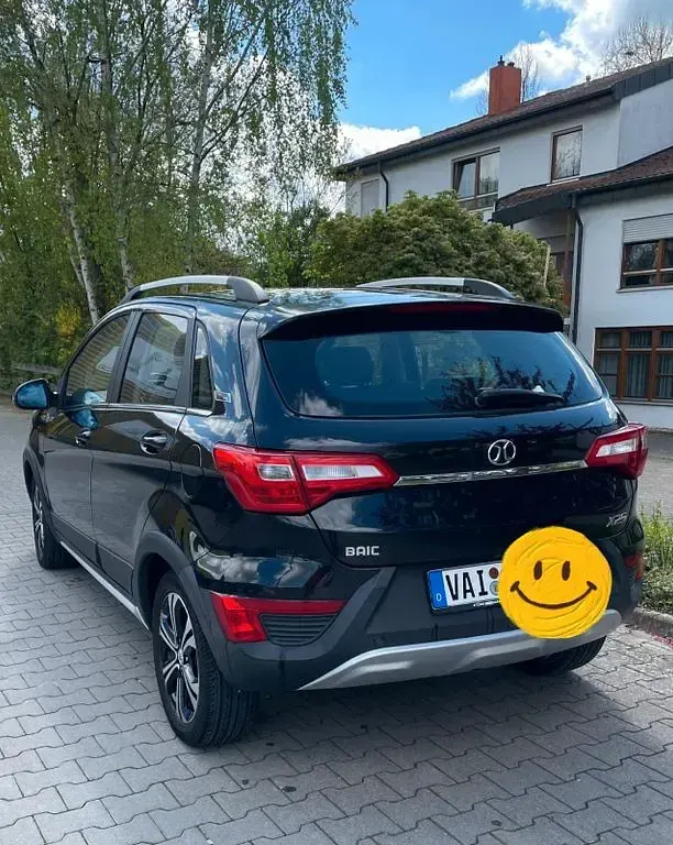Gebraucht Baic X25 111 PS (81 kW) 2021 Schwarz Limousine