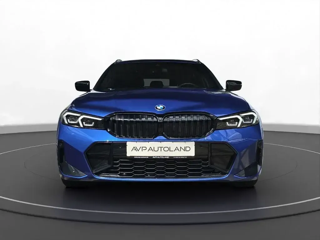 Gebraucht BMW 318 M Sport 156 PS (114 kW) 2024 Portimao blau met Kombi