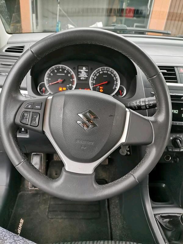 Gebraucht Suzuki Swift 69 PS (50 kW) 2013 Weiß Kleinwagen