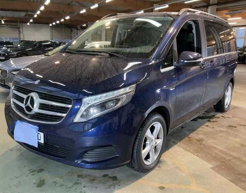 Blau Gebraucht 2016 Mercedes V250 Van / Kleinbus | 29.990 € (Superpreis) - Bild 1/4