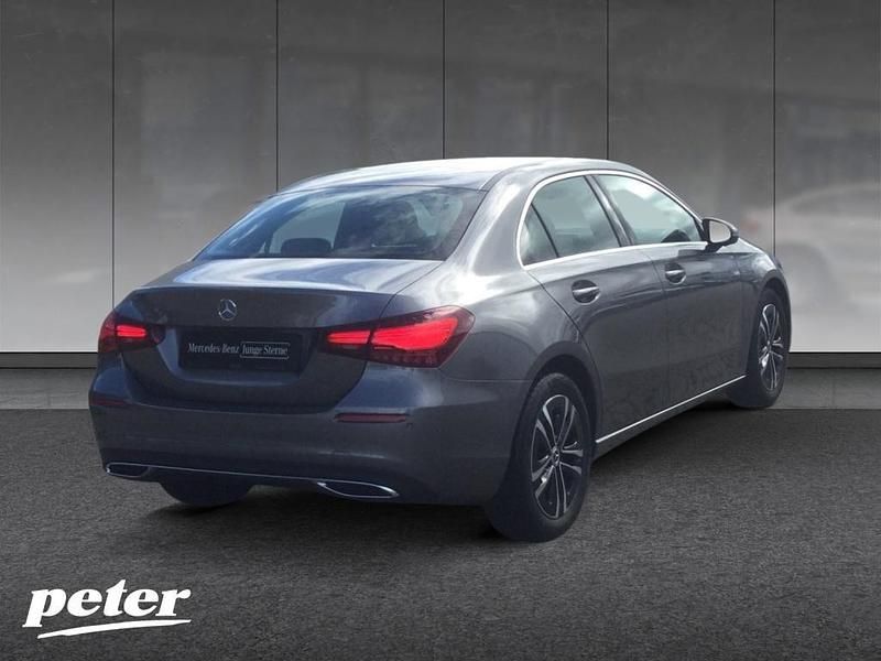 Gebraucht Mercedes A180 Advanced 136 PS (100 kW) 2024 Metalliclack mountaingrau Limousine