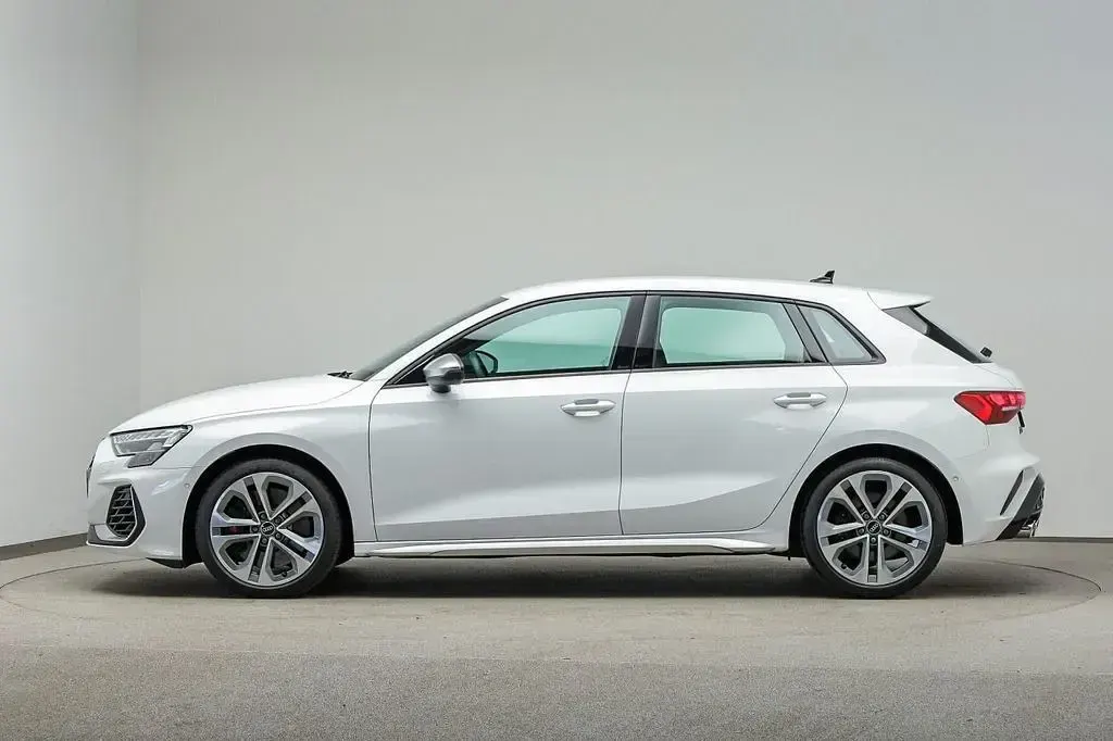 Gebraucht Audi S3 Ambiente 333 PS (244 kW) 2025 Arkonaweiß Limousine