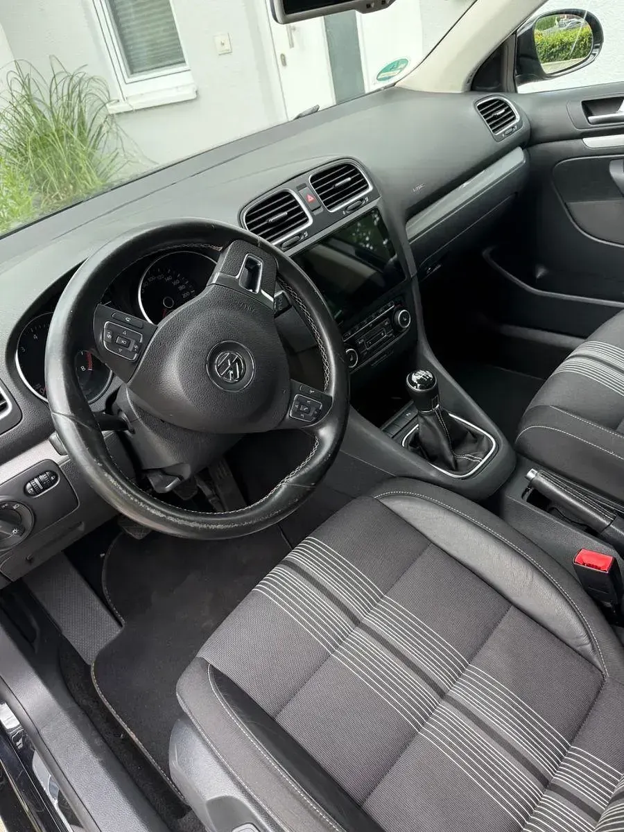 Gebraucht VW Golf VII Match 105 PS (77 kW) 2013 Schwarz Kombi
