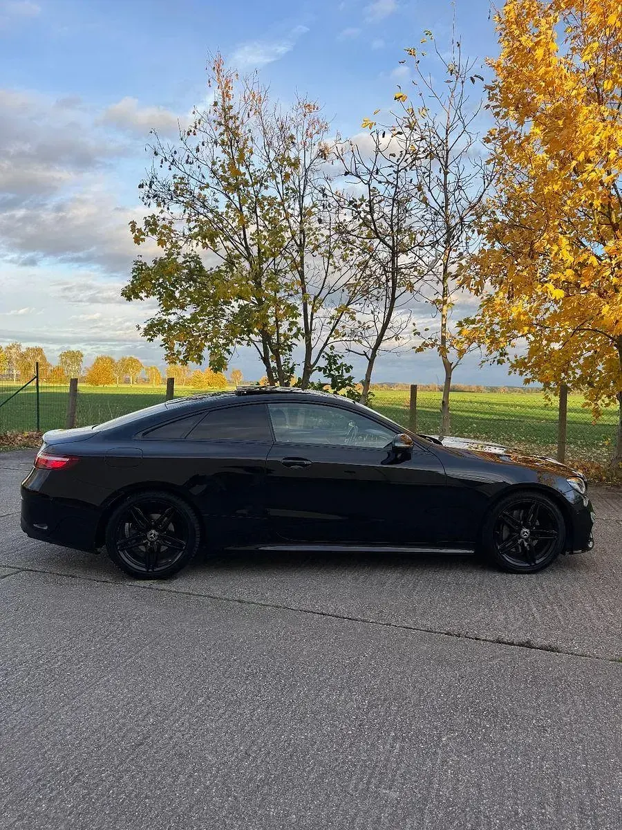 Gebraucht Mercedes E220 AMG line 194 PS (142 kW) 2018 Schwarz Coupé