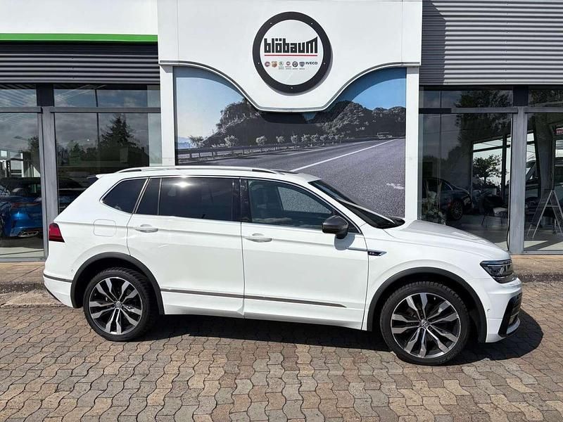 Weiß Gebraucht 2018 VW Tiguan Allspace Highline SUV | 29.491 € (Etwas zu teuer) - Bild 1/4
