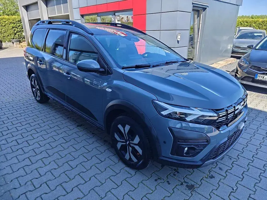 Nouvelle Dacia Jogger 101 ch (74 kW) 2026 Gris Monospace