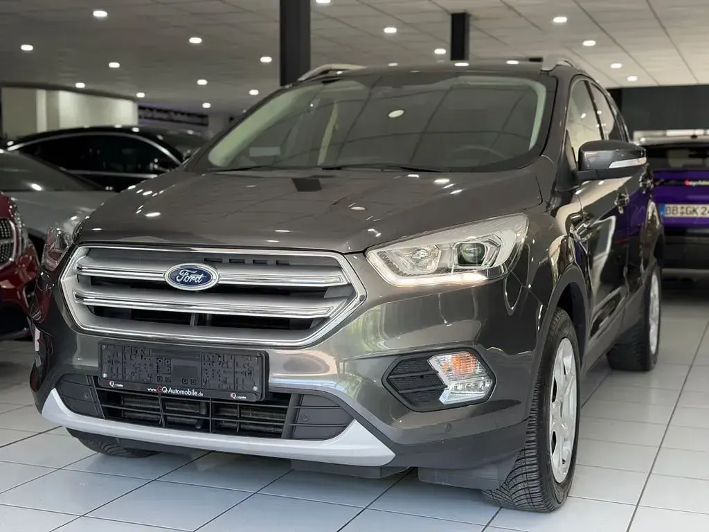 Gebraucht Ford Kuga 150 PS (110 kW) 2020 Grau SUV
