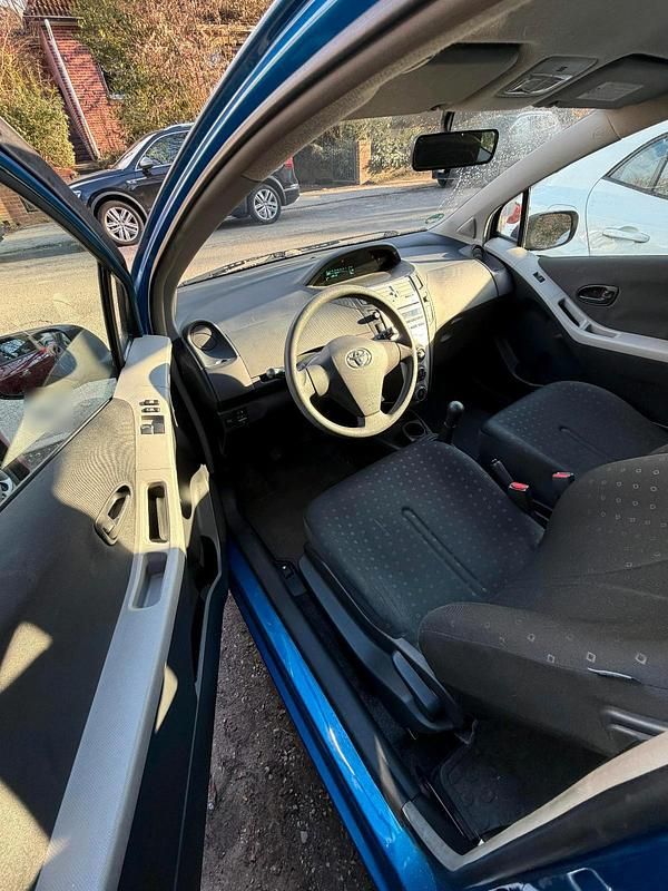 Gebraucht Toyota Yaris 70 PS (51 kW) 2007 Blau Kleinwagen