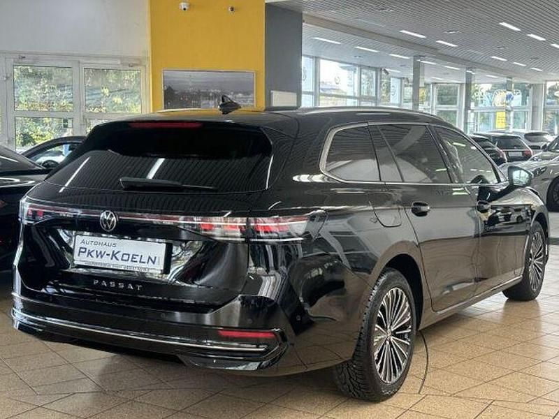 Gebraucht VW Passat 150 PS (110 kW) 2025 Schwarz Limousine