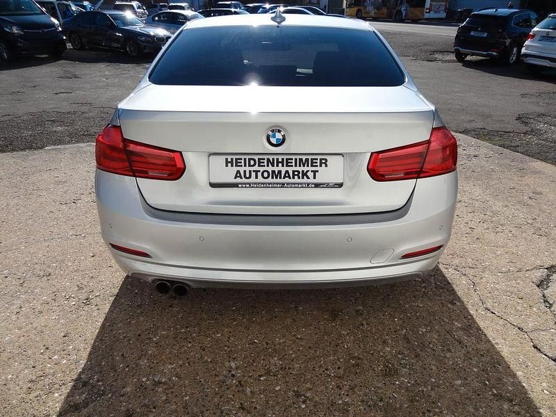 Gebraucht BMW 320 Advantage 184 PS (135 kW) 2017 Silber Limousine