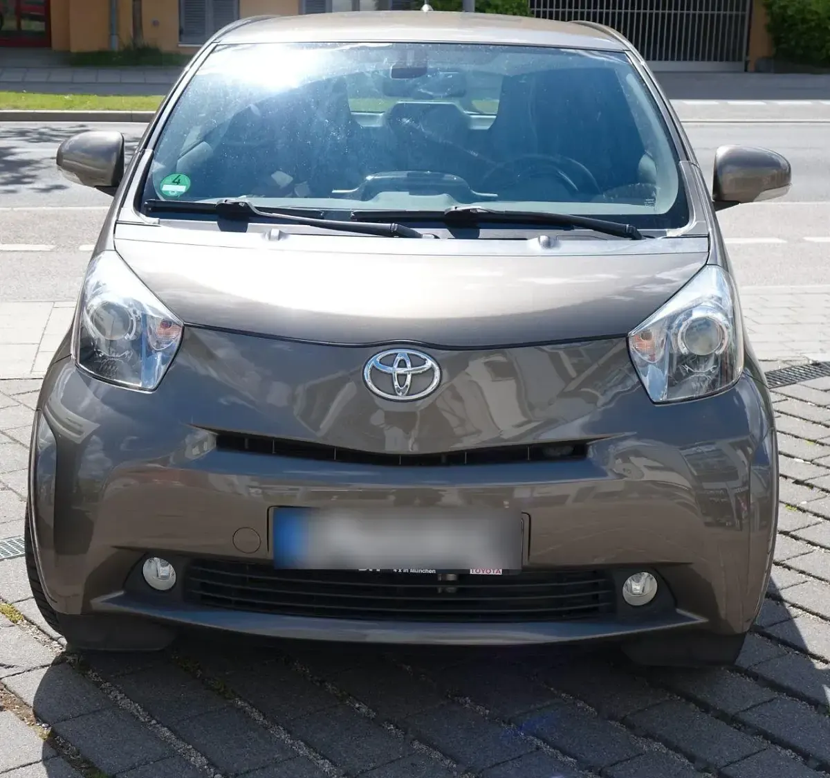 Gebraucht Toyota iQ 68 PS (50 kW) 2010 Braun Kleinwagen