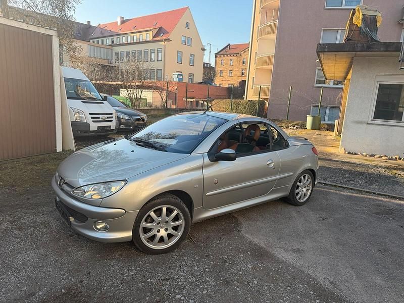 Gebraucht Peugeot 206 109 PS (80 kW) 2004 Silber Cabrio