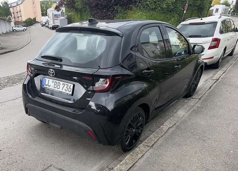 Schwarz Gebraucht 2023 Toyota Yaris | 14.300 € (Guter Preis) - Bild 1/4