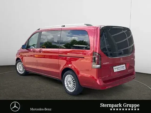 Gebraucht Mercedes V300 Style 237 PS (174 kW) 2025 Rot Van / Kleinbus