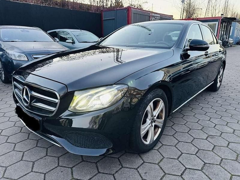 Gebraucht Mercedes E200 Avantgarde 150 PS (110 kW) 2018 Schwarz Limousine