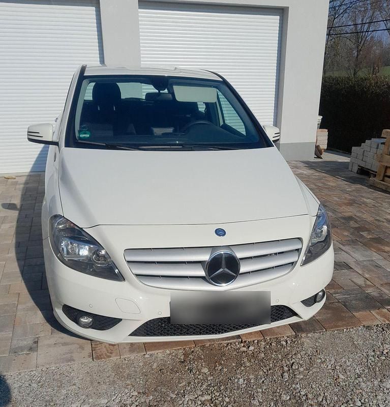 Second-hand Mercedes B180 122 CP (89 kW) 2013 Alb Monovolum